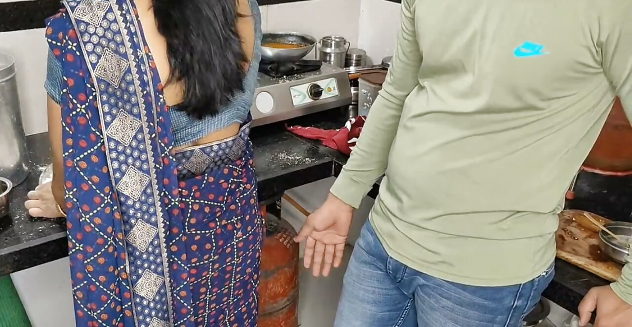 Indian desi aunty in kitchen our husband come to went sex with cumshot