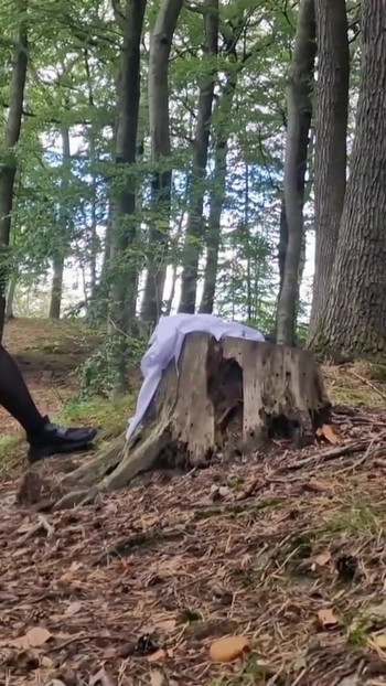Detik meleleh dari "hantu ditangkap melancap di dalam hutan"