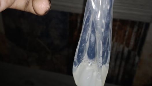 Как носить презерватив