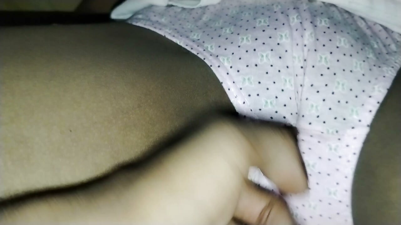 美麗的印度鄰居女孩只需要我的雞巴