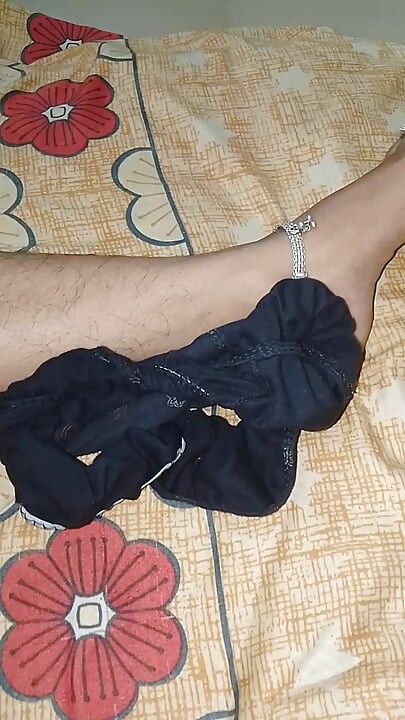 Neighbour's daughter fucked on the pretext of giving her cold water