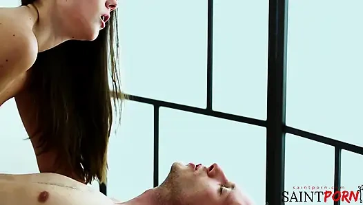 Sandra memeknya tanpa kondektur saat lagi dipijat