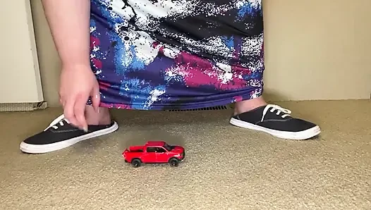 Giantess Stomps a Truck