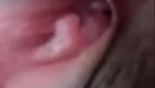 Asyalı Kız Vajinasını Ve Büyük Göğüslerini Gösteriyor