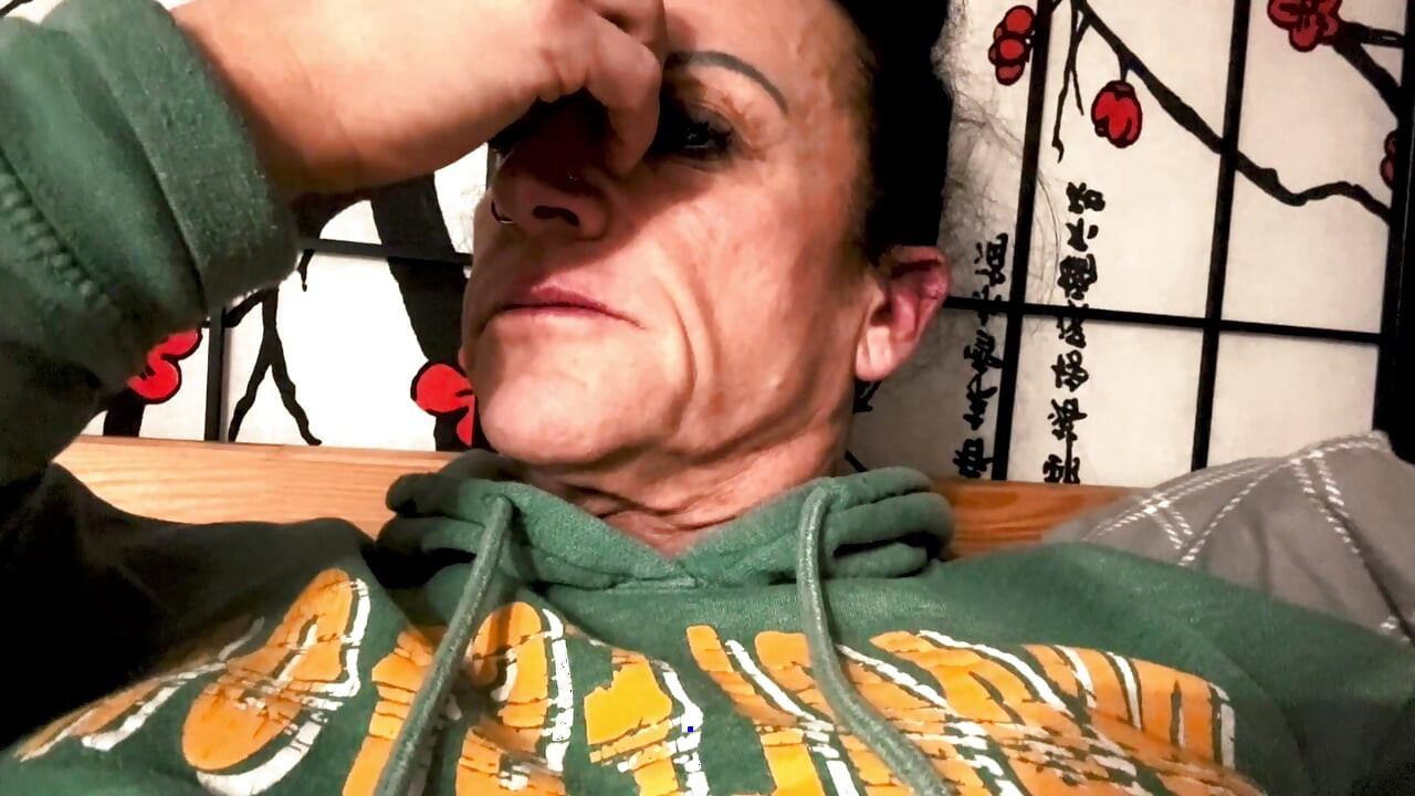 Espirrada e confusa, baba e barriga resmungam