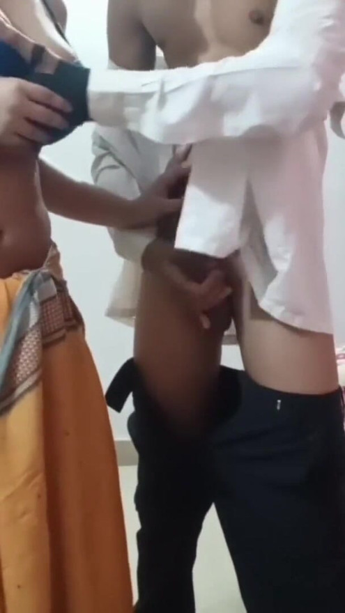 Landlord Son's Affair - Malik Ke jawan Ladke ne Kaam wali bhabhi ko pichhe se dabocha fir apna lauda chusaya | Clip 1