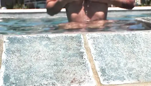 Büyük memeli ateşli sarışın sağlam sert yarağın tadını çıkarıyor