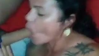 Travesti toma dos pollas