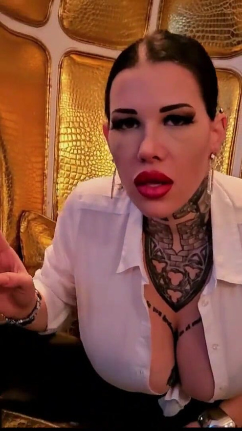 Miss Alessa Milano Open your mouth Ashtray | Clip 3