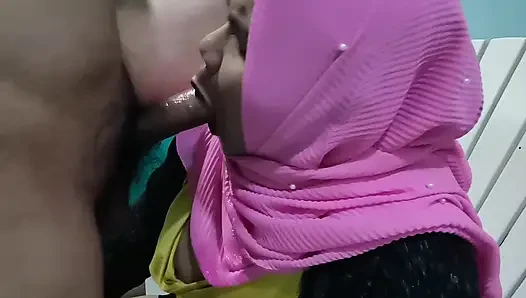 Penjual itu dikhianati oleh bawahannya saat menjual lipstik secara langsung.