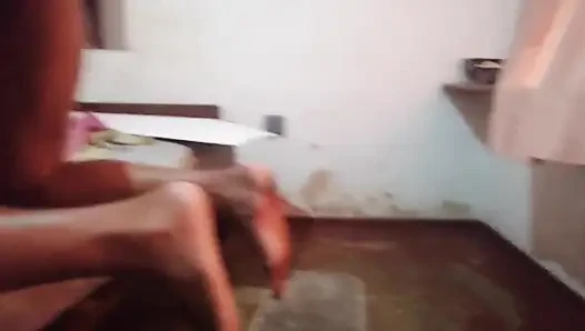 Cowok ini minta aku ngasih aku gaya doggy