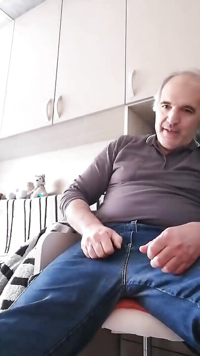Min hårda, svullna kuk vill bli av med en gång!