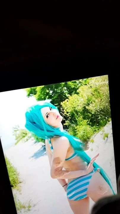 Hatsune miku cosplay kiêm cống phẩm
