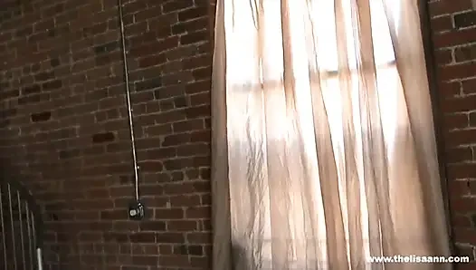 Lisa ann ateşli kız arkadaşı Liz Taylor'ı yalıyor