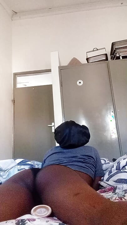 La ragazza vergine di tahiti è pronta per sposarsi