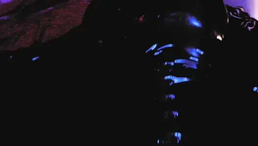 Eva lateks si tante seksi dengan pantat bahenol lagi asik nyepong kontol besar sampai dicrot di dalam