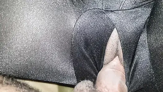 Doğal büyük göğüsler ve büyük götlü Hintli genç kız sert sikişiyor ve döl için emiyor