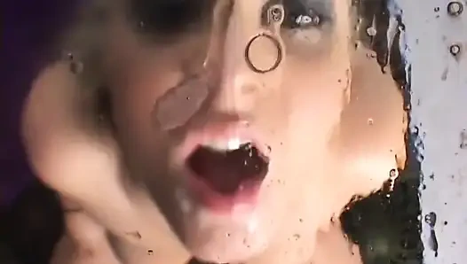 Sexy blondine liebt großen schwanz nur im mund