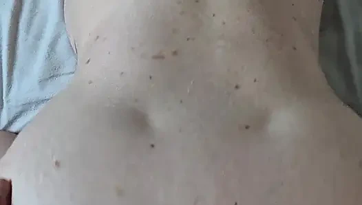 Karımı sert domaltarak sikiyorum