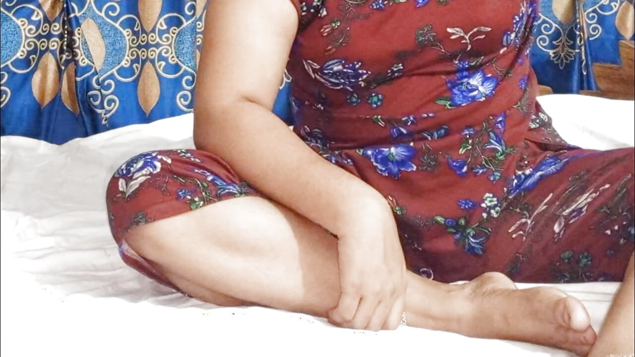 已婚继妹Nadiya和她的情人狗式做爱