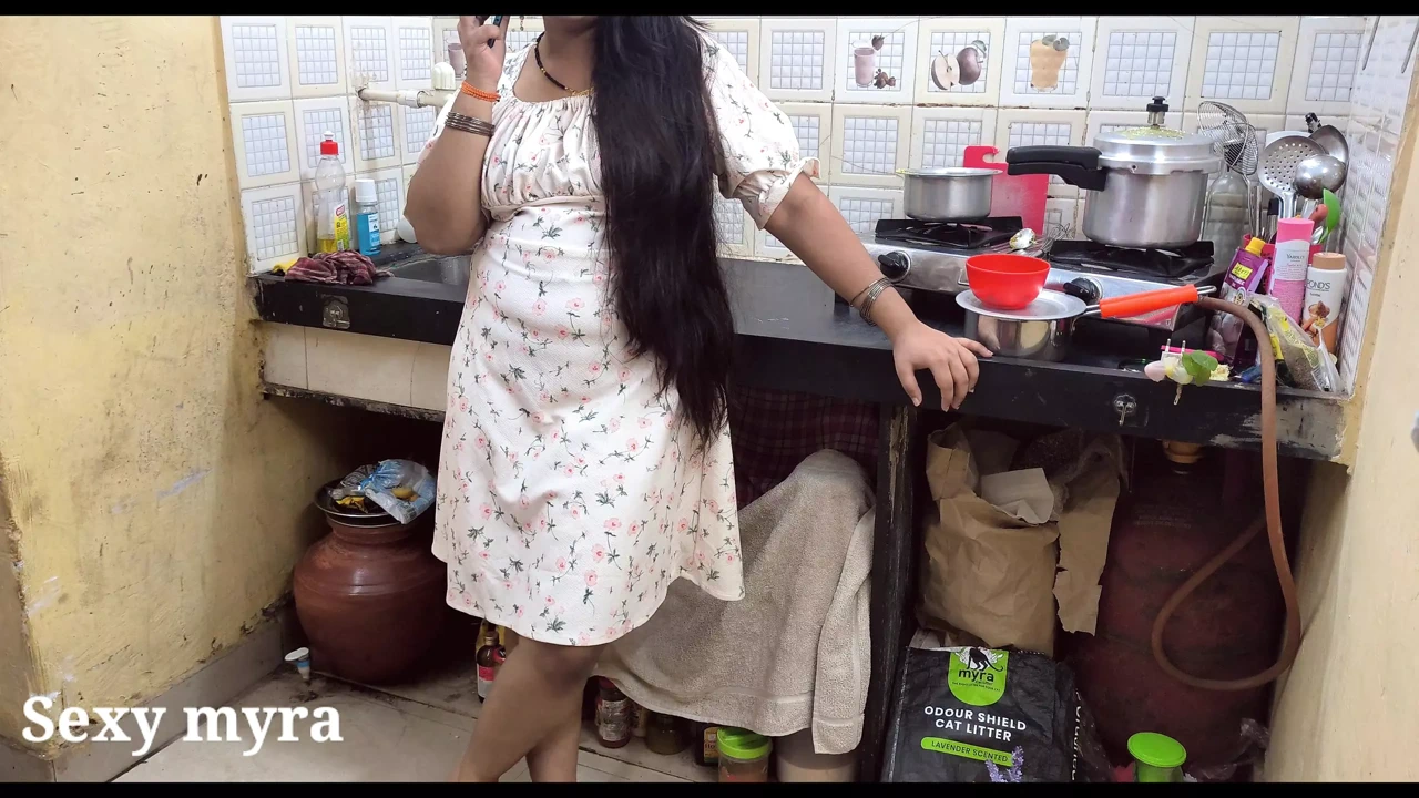 Stepmom's new dress mai chudayi kichen mai