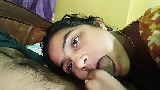 Sarı elbiseli Hintli evli kadın yarağa biniyor - ev yapımı sakso ve kovboy kız seksi