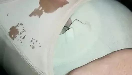 Sikme ve boşalmak üzerinde tan külot croth