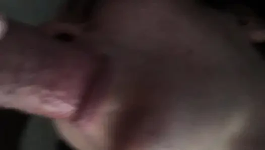 Sepong kontol di atas ranjang