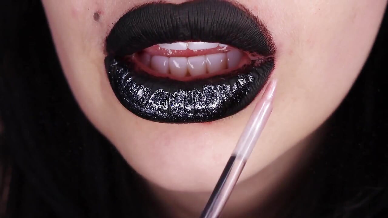 Wanita dalam lipnosis hitam JOI