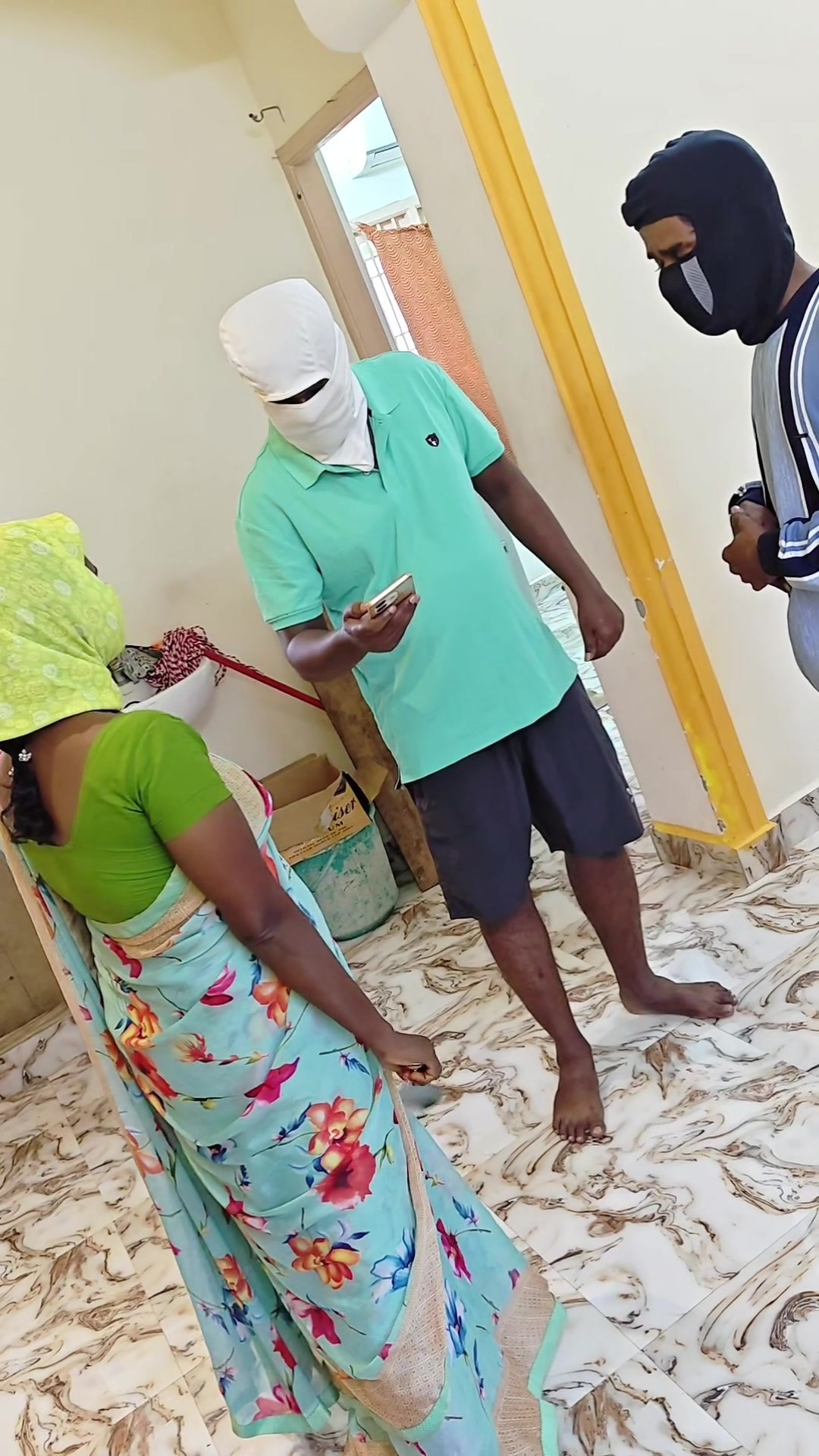 継父と継息子に抱かれた教師