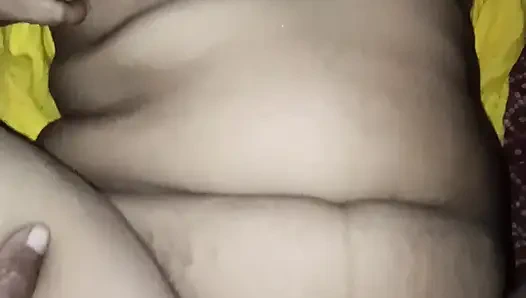 Hintli üvey anne kocasına domaltarak seks yapıyor