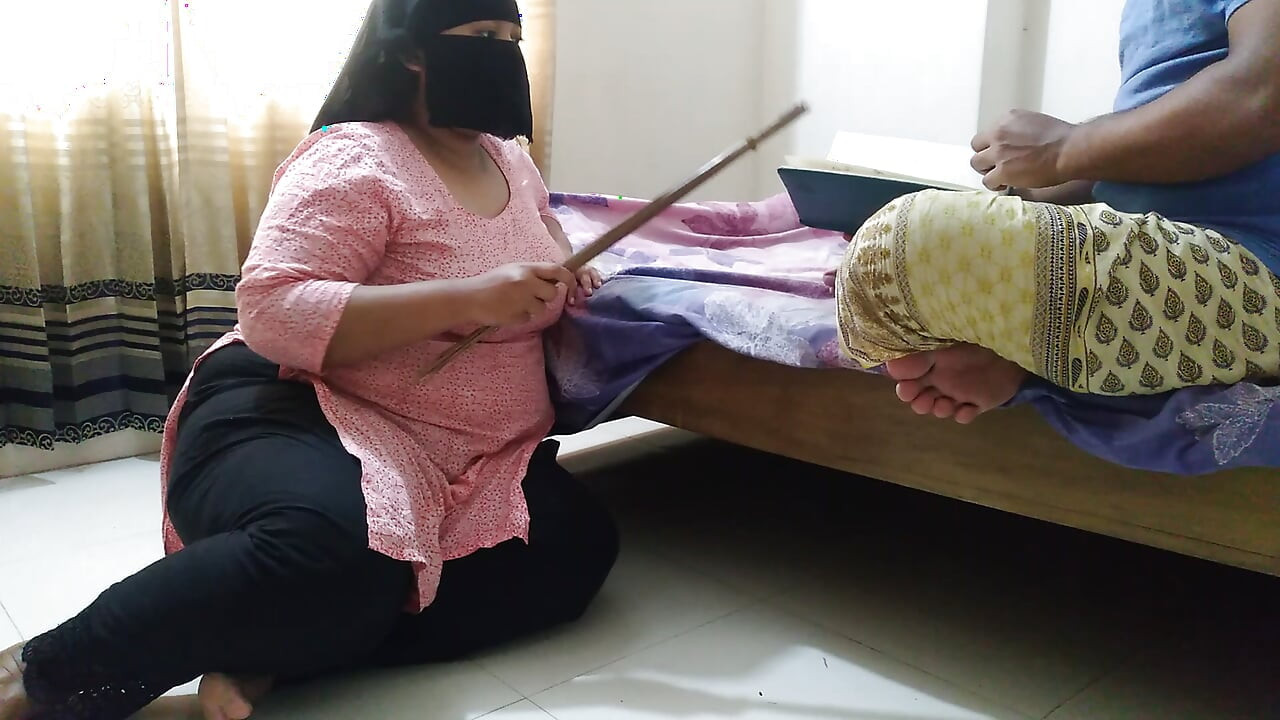 Tamil culo caliente y señora de grandes pechos estudiante ... Obligada a venir (la maestra quiere la gran polla del estudiante) chum