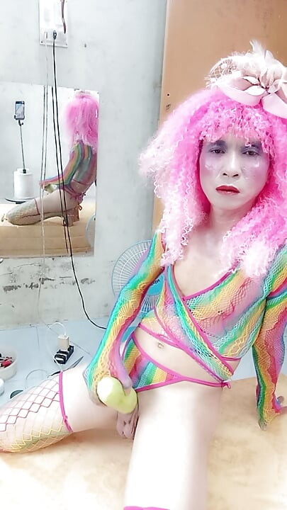 Transjendar le seksi kapre pahanakar aartiphishiyal kain se seks ka khel khelti hai.