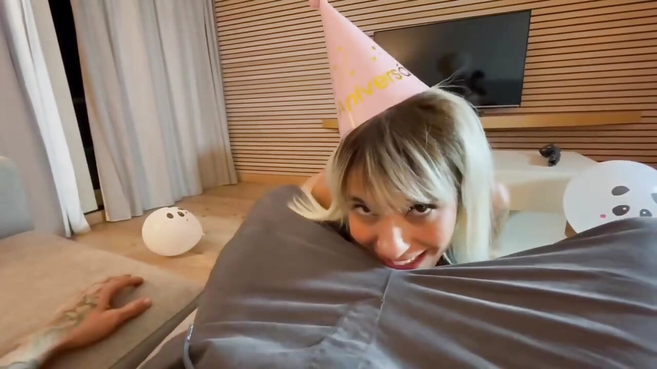 On My Birthday I Sat on the Cock and Received a Lot of Milk Inside the Pussy