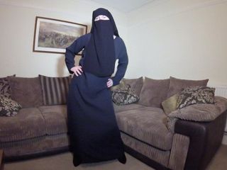 Burqa niqab striptease de meias