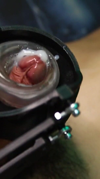 非常粗暴的捆绑SM机器人为大鸡巴和多汁的射精打手枪 | 短片 3