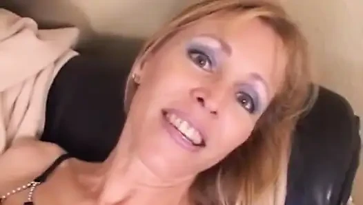 Nicole moore fickt im wohnzimmer mit ihren piercings