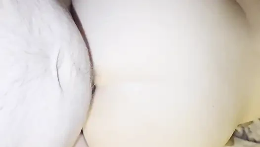 Komşus un aldatan karısını domaltarak sikişten inletiyor