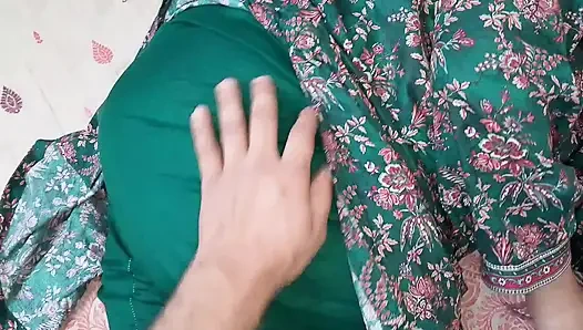 Voll tief genießen mit desi freundin enge muschi - echter creampie nahes ficken