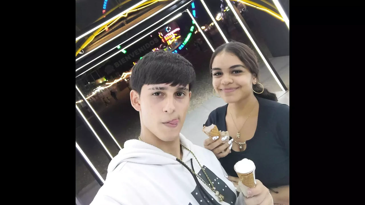 BLOG EN ESPANOL - I go for a walk with my BIG ASS BRUNA BRUNA BRIDE - surprise at the end of the blog - horny boyfriends