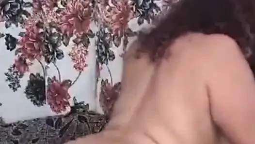 Aku nggak kuat lagi sama pantat montok ibu tiriku
