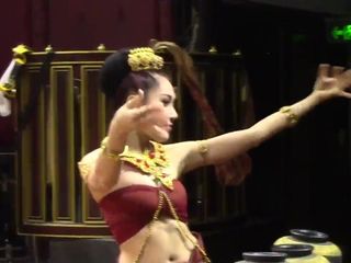 Linda asiática bailando sin porno