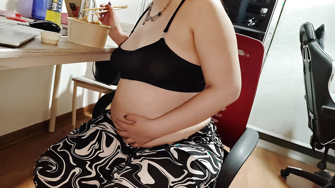 Les Énormes Plats À Emporter De Nicole - Taquinage Au Ventre Et Au Cul