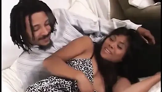 Pelacur mungil thailand nyepong kontol dan dientot dari belakang sama cowok kulit hitam