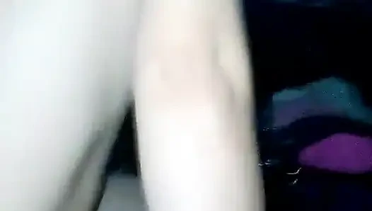 Cowok amatir ini lagi asik pantat bahenolnya
