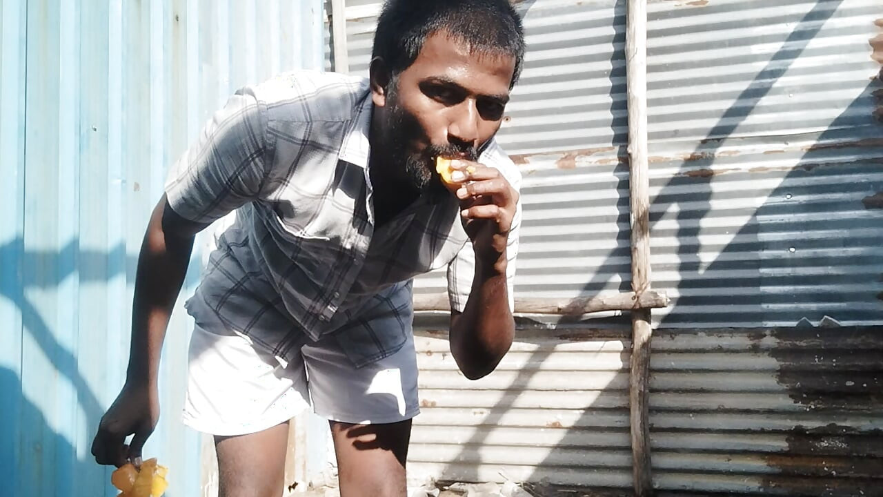 मैं वन ऑफिस के बाहर यात्रा शुरू करने वाले भारतीय XHard में प्रवेश करता हूं