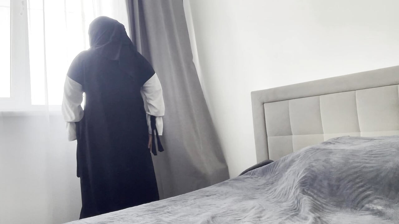 An Arab stepmother masturbates and wants you to jerk off to her.