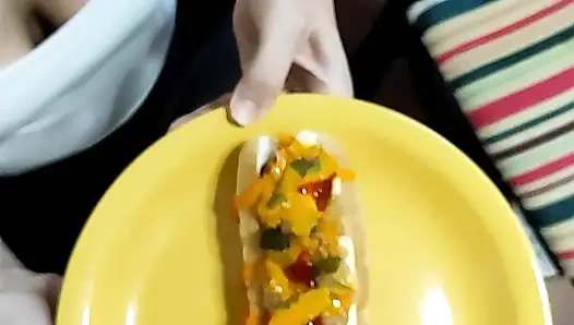 Kilat! Sepong kontol dan crot di dalam memek frankfurter-nya! (dan Black Jeans)