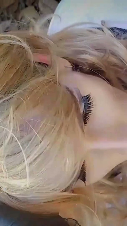 TREINO DE SISSY AO AR LIVRE COM STRAPON ENORME | Clip 1