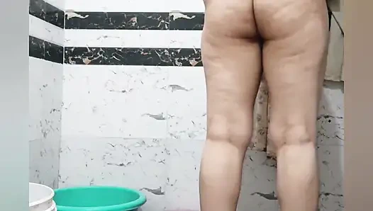 Priya bhabi pantat besar dari belakang